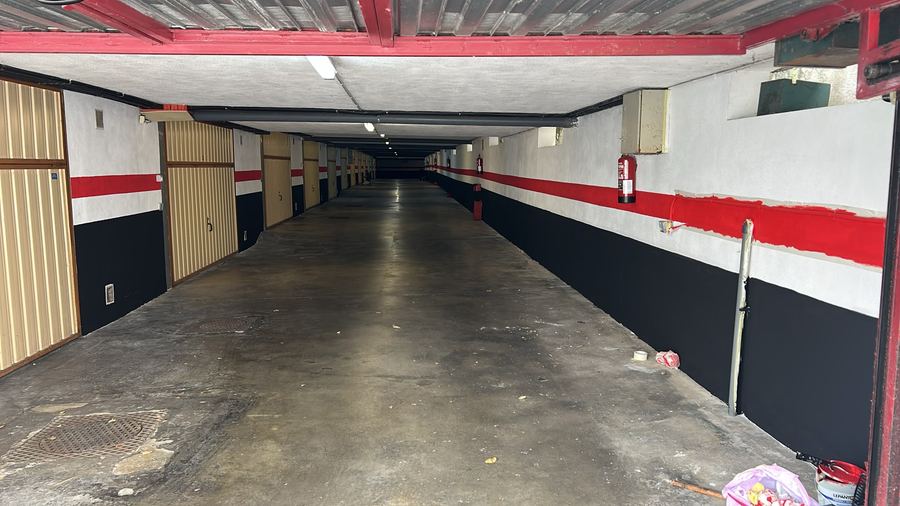 Garaje comunitario pintado